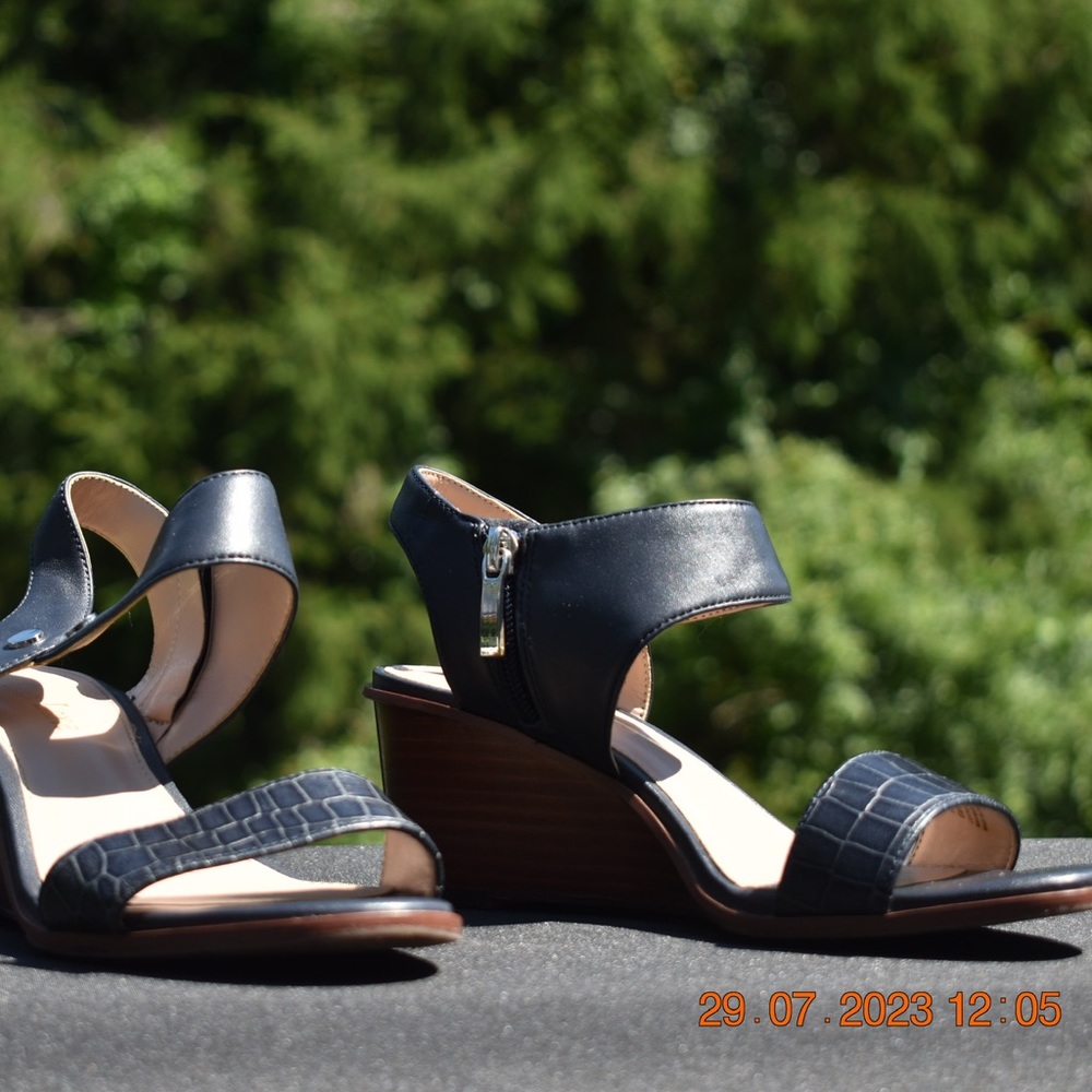 Women’s shoe size 6